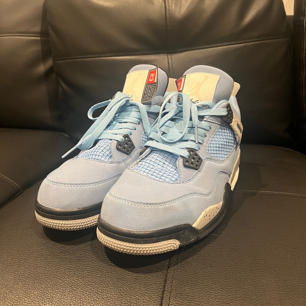 Jordan 4 Retro University Blue